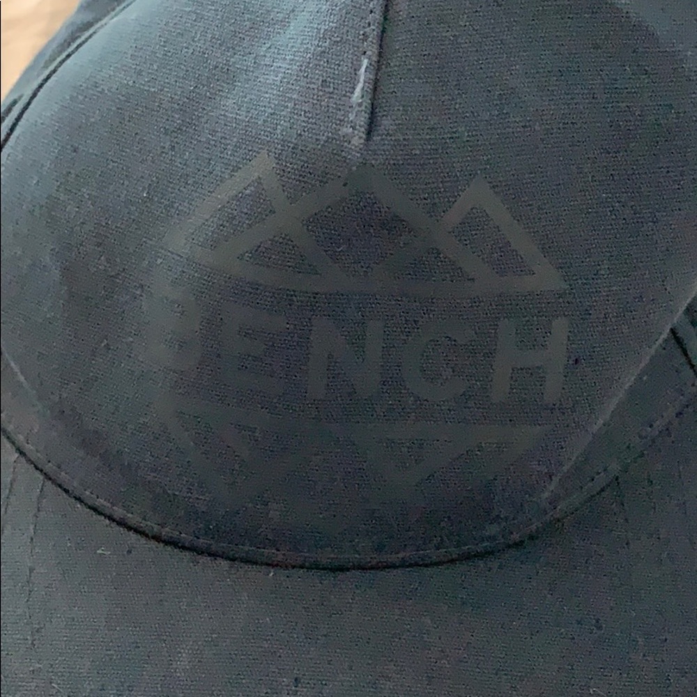 Bench SnapBack - Picture 2 of 5